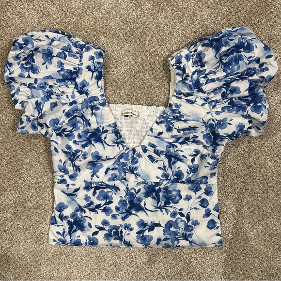 Abercrombie & Fitch Tops - Abercrombie Floral Blue Puff‎ Sleeve Top